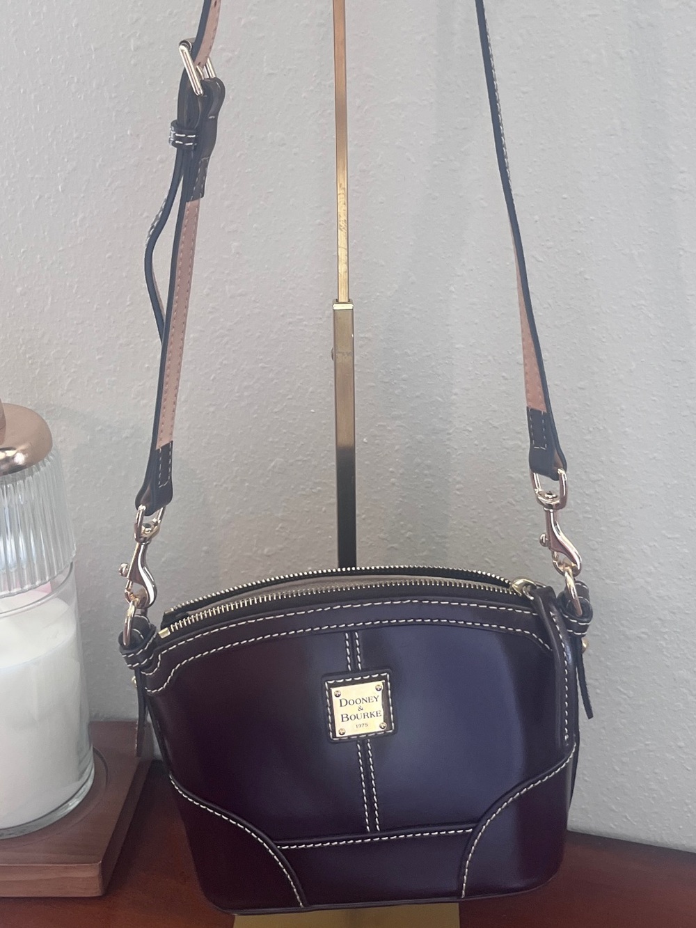 Authentic Dooney and Bourke Selleria Florentine crossbody - Picture 3 of 8